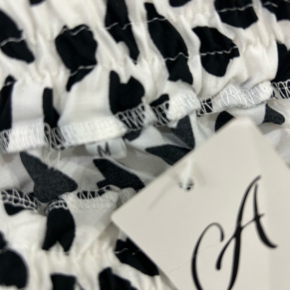 🔥PRICE🔥 ALELLY • White and Black 2 Tier Mini Skirt • M - Picture 2 of 8